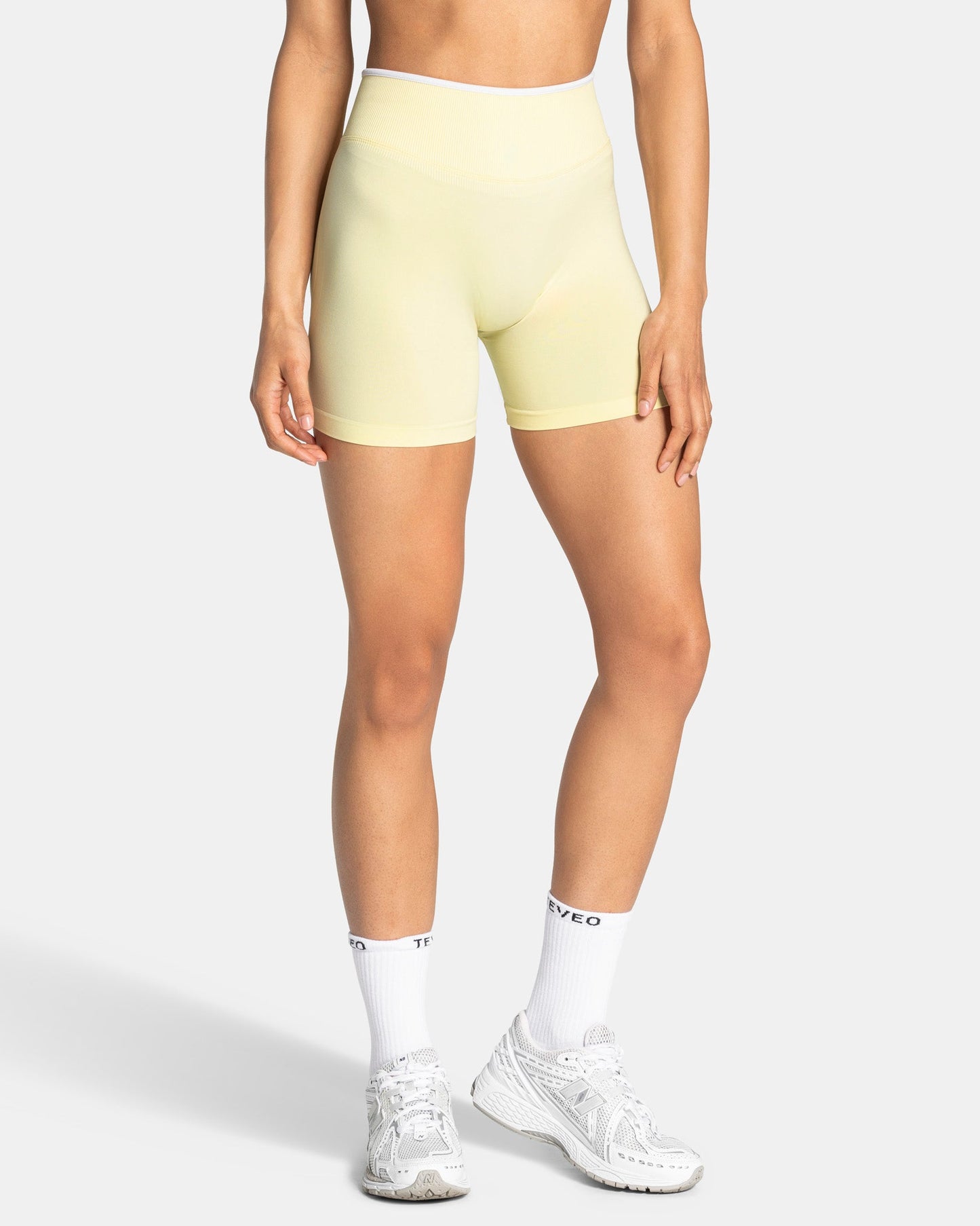 TEVEO Shorts Sculpt Scrunch Contrastline "Butter Yellow"