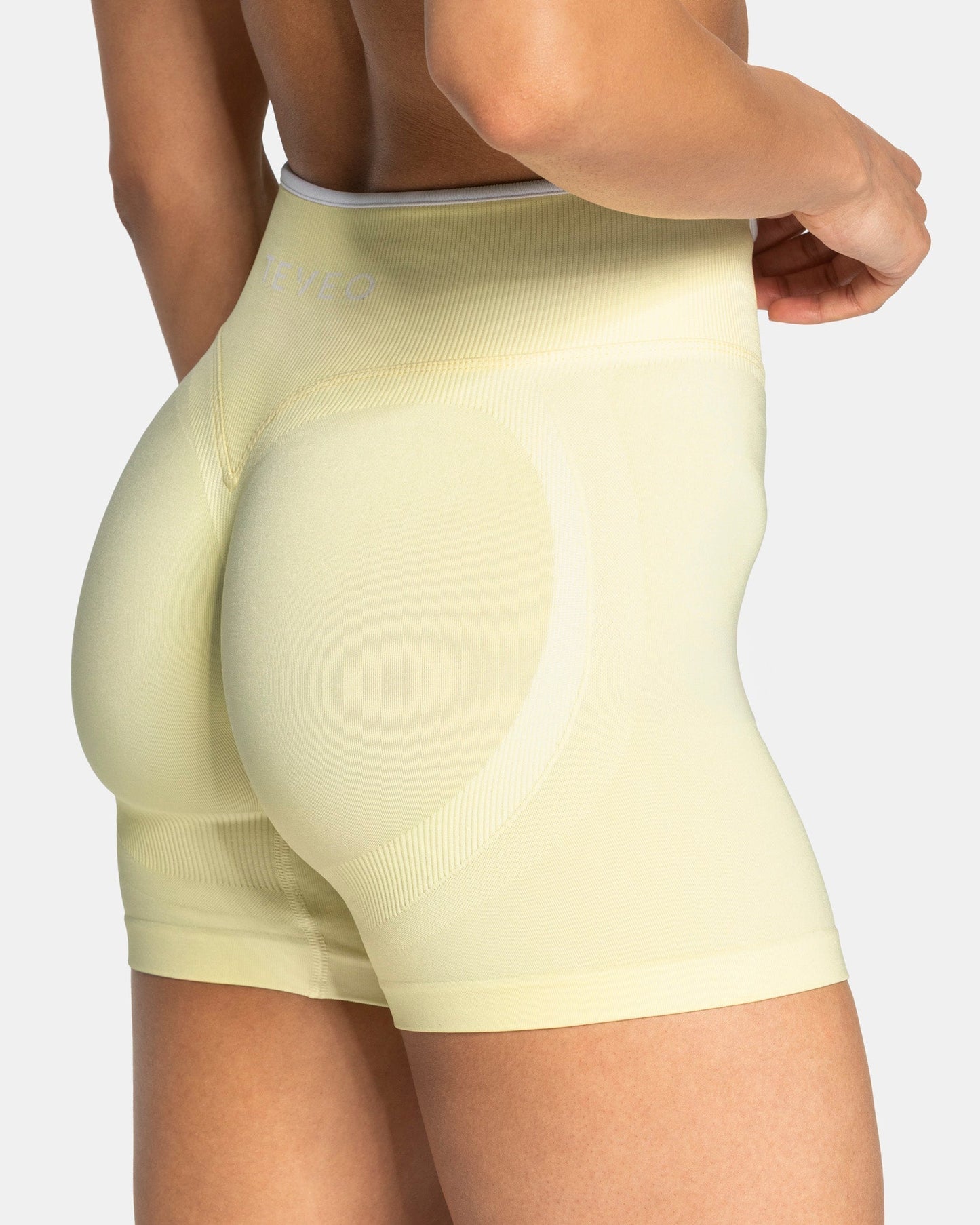TEVEO Shorts Sculpt Scrunch Contrastline "Butter Yellow"