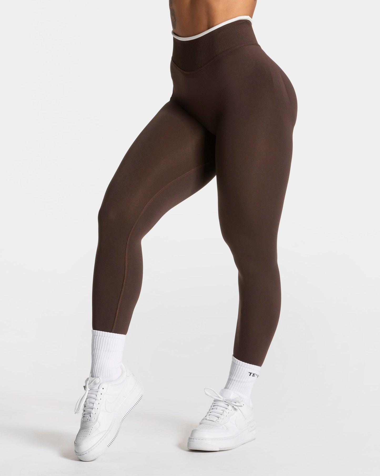 TEVEO Leggings Sculpt Scrunch Contrastline "Espresso"