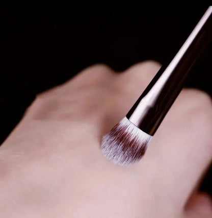 Hourglass  Nº 3 All Over Shadow Brush – Göz Kapağı Far Fırçası